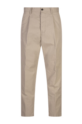 pantalon-marron-en-coton-avec-une-pli