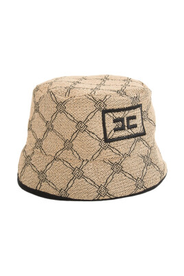 chapeau-elegant-pour-un-look-tendance