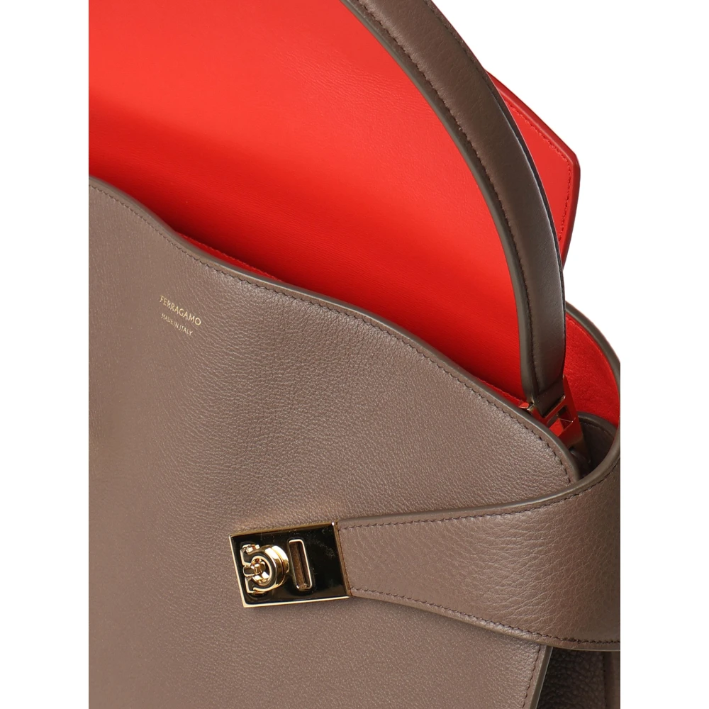 Salvatore Ferragamo Zachte schoudertas in Clay kalfsleer Brown Dames