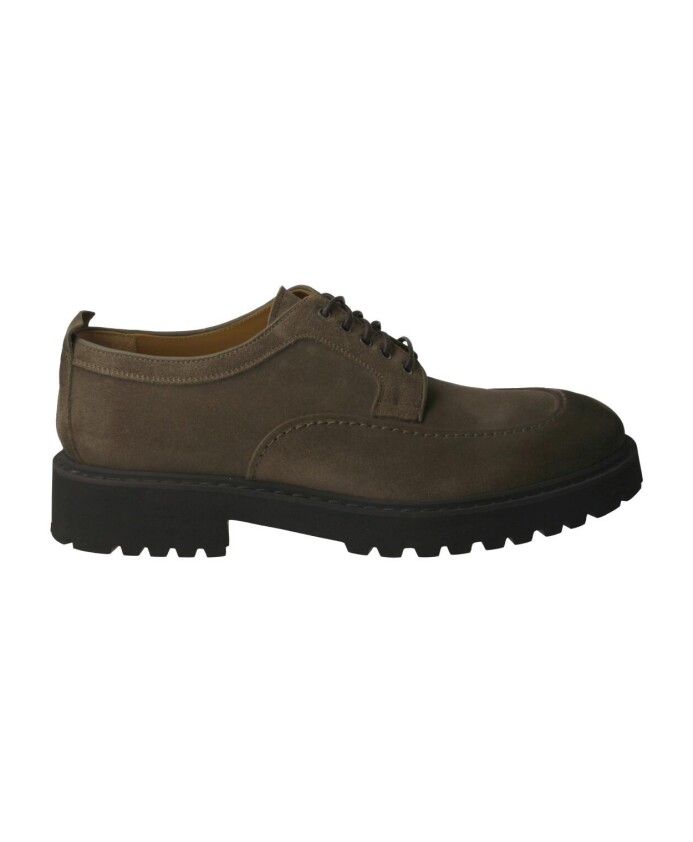 chaussure-decontractee-en-daim-vert-a-lacets