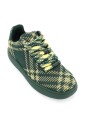 baskets-a-motif-check-avec-lacets-barbeles