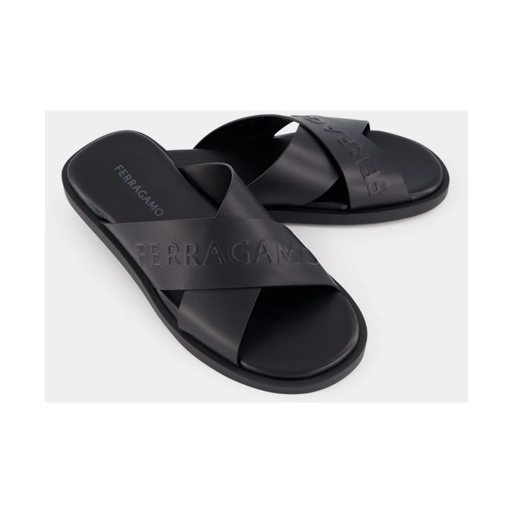 Ferragamo Zwarte Kalfsleren Sandalen met Kruisbanden