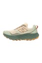 beige-loparskor-trail-sneakers