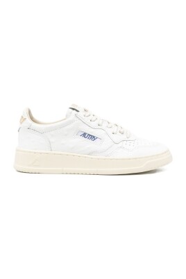 sneakers-blanches-pour-un-look-elegant