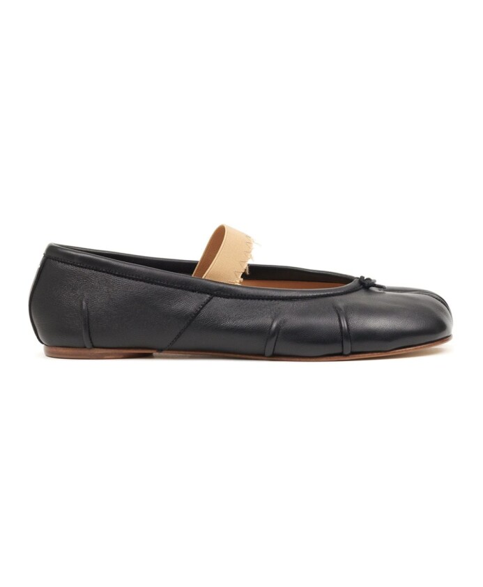 black-flat-shoes