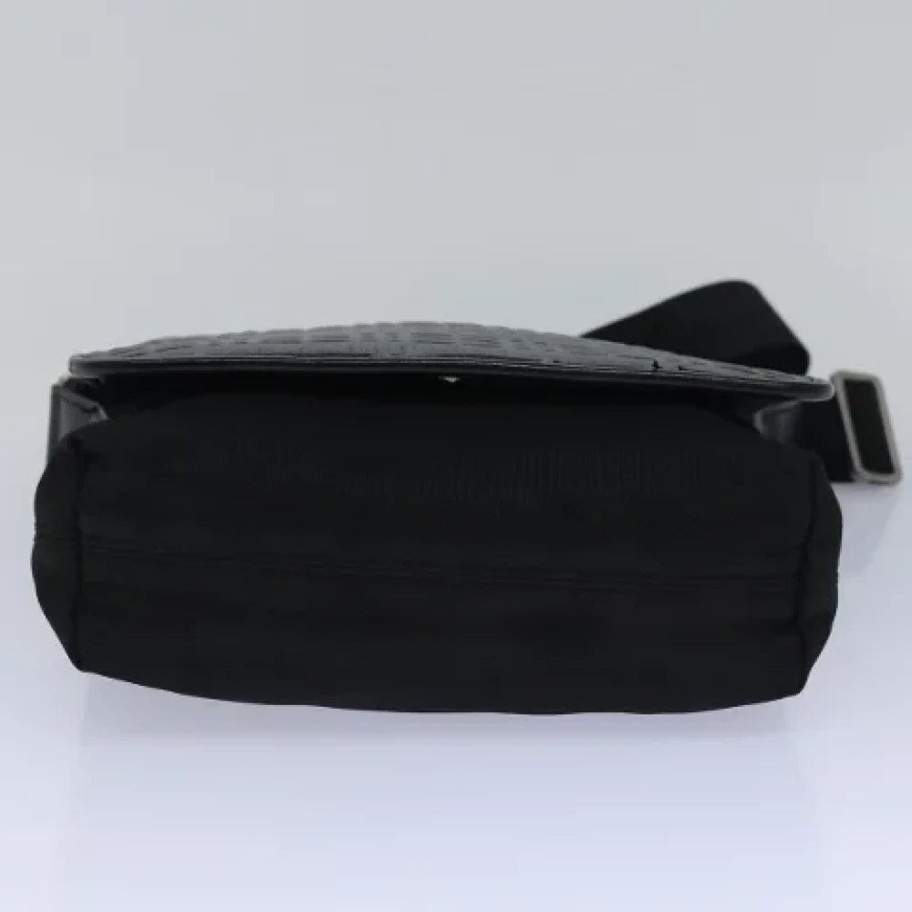 Burberry Vintage Pre-owned Fabric shoulder-bags Black Dames