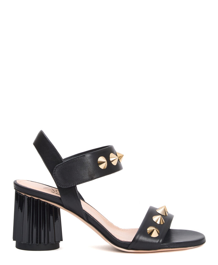 sandales-en-cuir-noir-cloutees
