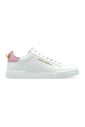 sports-shoes-with-application