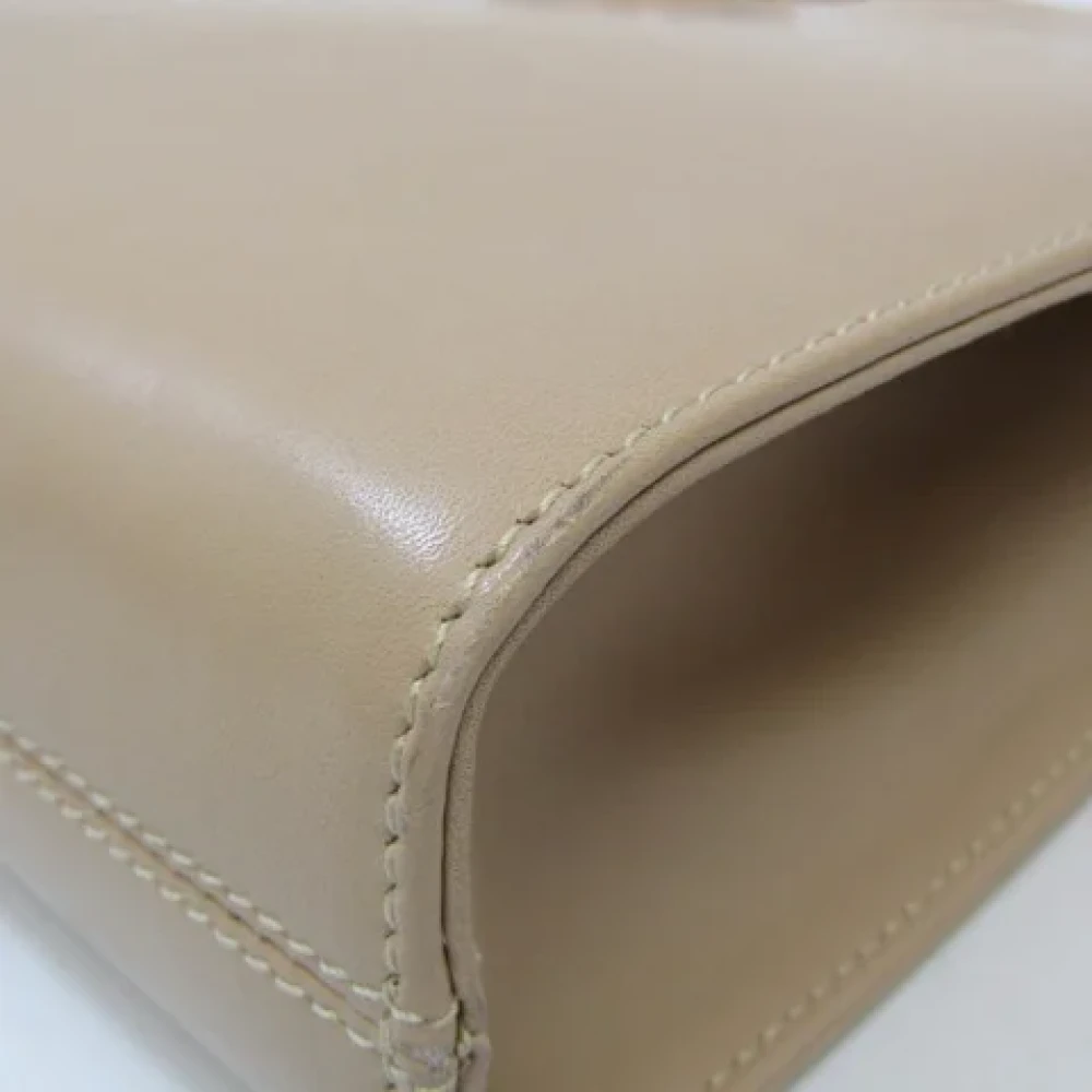 Salvatore Ferragamo Pre-owned Leather shoppers Beige Dames