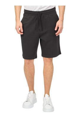 shorts-noirs-avec-poches-laterales