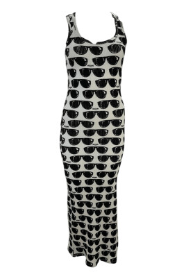 robe-de-plage-a-motifs-lunettes-noires