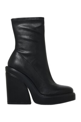 black-leather-heeled-boots