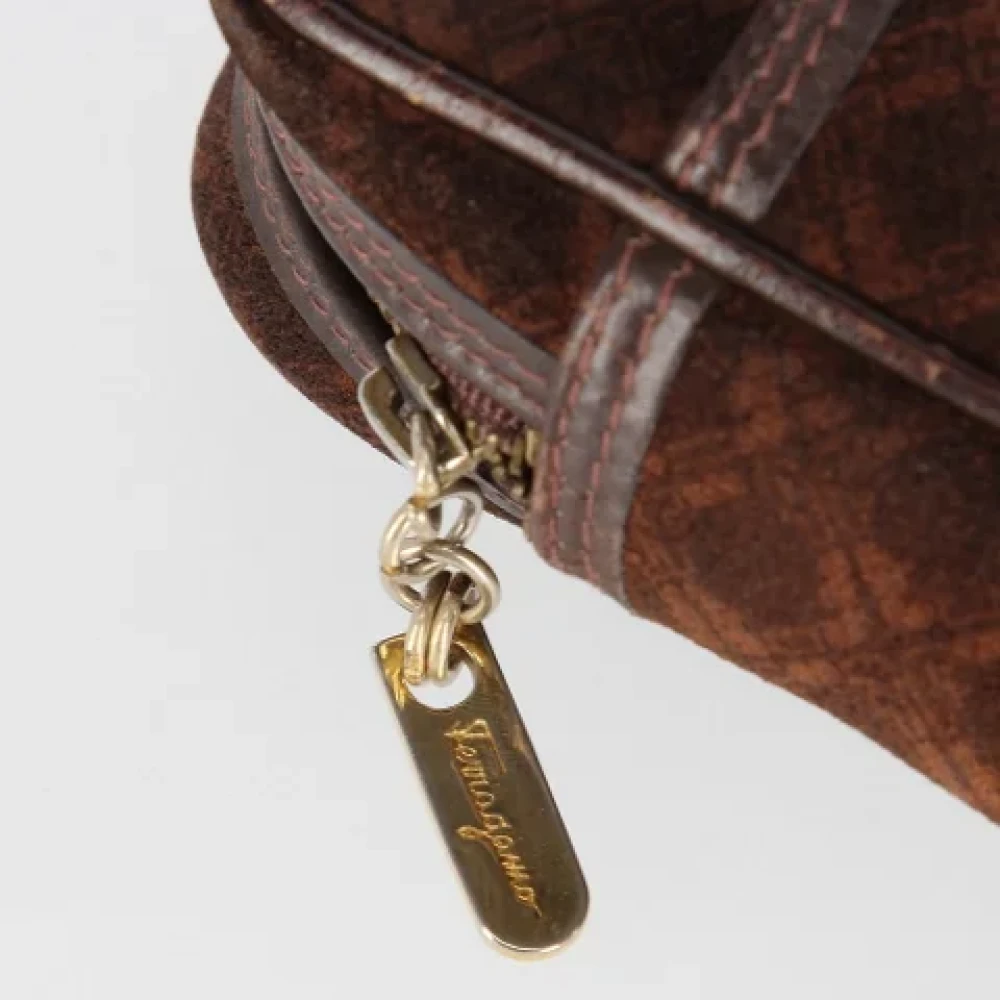 Salvatore Ferragamo Pre-owned Suede pouches Brown Dames