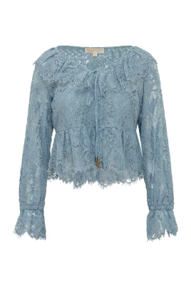 Spetsblus med broderade blommor