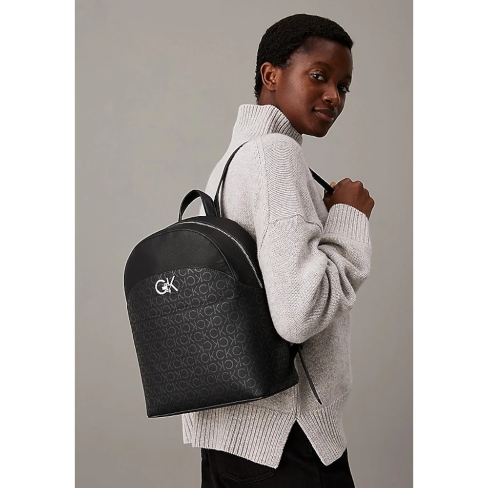 Calvin Klein Ronde Logo Rugzak in Zwart Black Dames