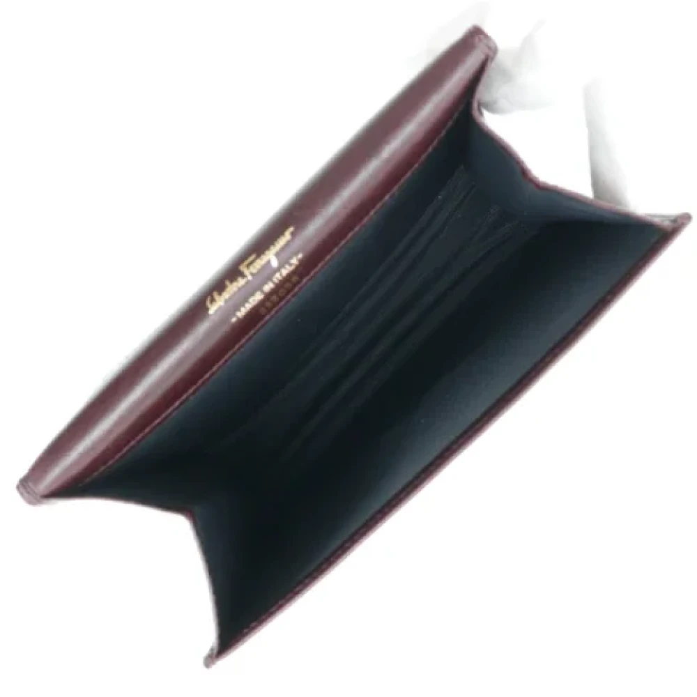 Salvatore Ferragamo Pre-owned Leather clutches Red Dames