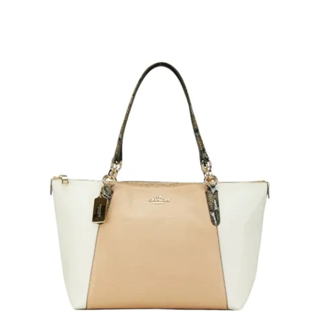 Coach Pre-owned Leather shoulder-bags White Dames