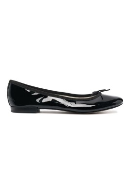 black-leather-slip-on-shoes-with-bow-detailing