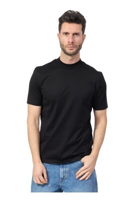 t-shirt-noir-slim-fit-avec-col-haut
