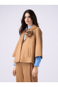 manteau-effet-daim-avec-broche