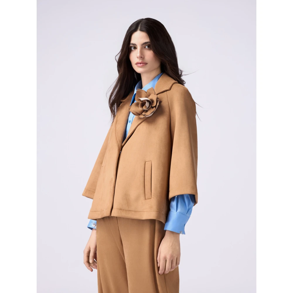 Oltre Jas met suède-effect met broche Beige Dames