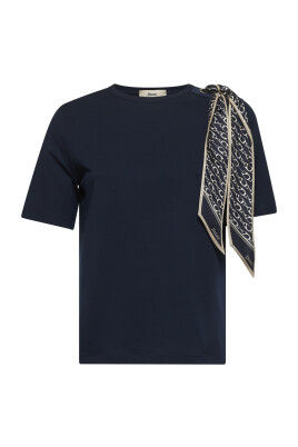 blue-crewneck-t-shirt-with-scarf