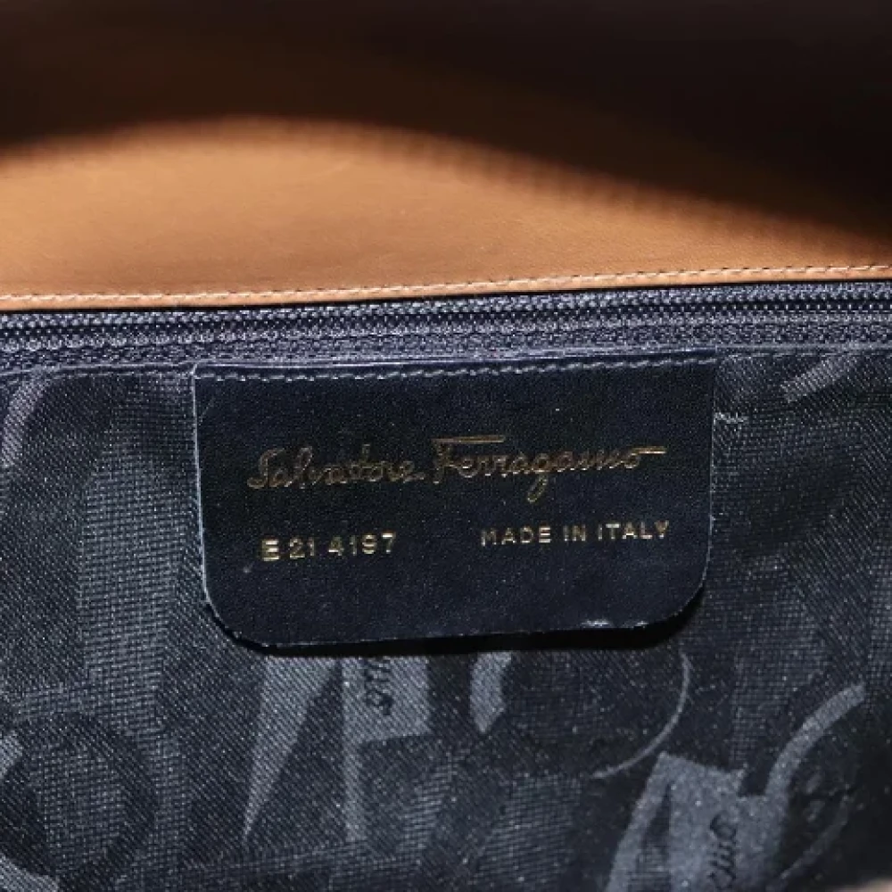 Salvatore Ferragamo Pre-owned Leather handbags Beige Dames