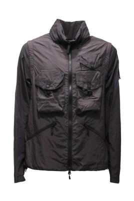 detachable-sleeve-black-jacket-with-pockets