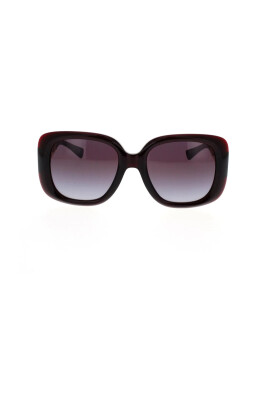 square-sunglasses-with-metal-logo-detail