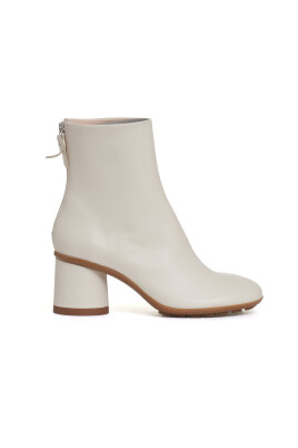 white-leather-ankle-boots-elegant-style