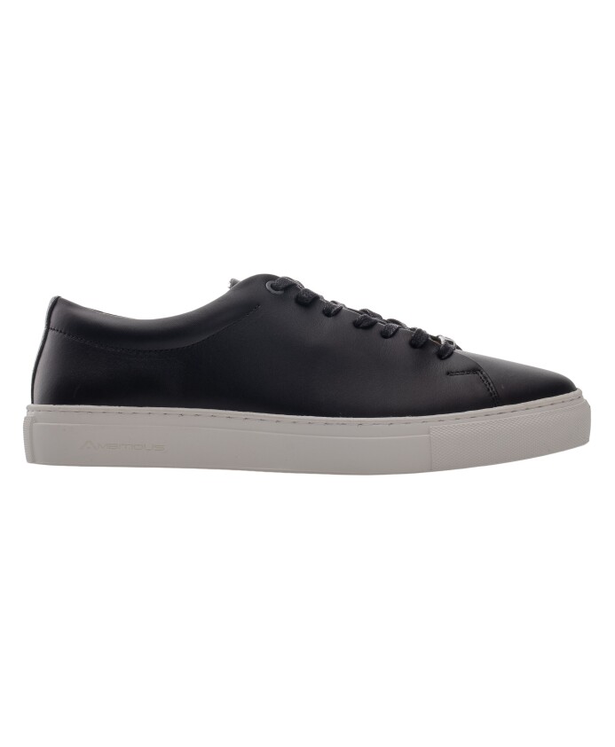 sneaker-en-cuir-minimaliste