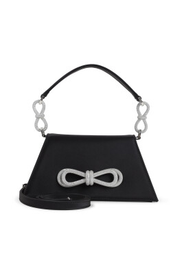 black-shoulder-bag-elegant-chic-accessory
