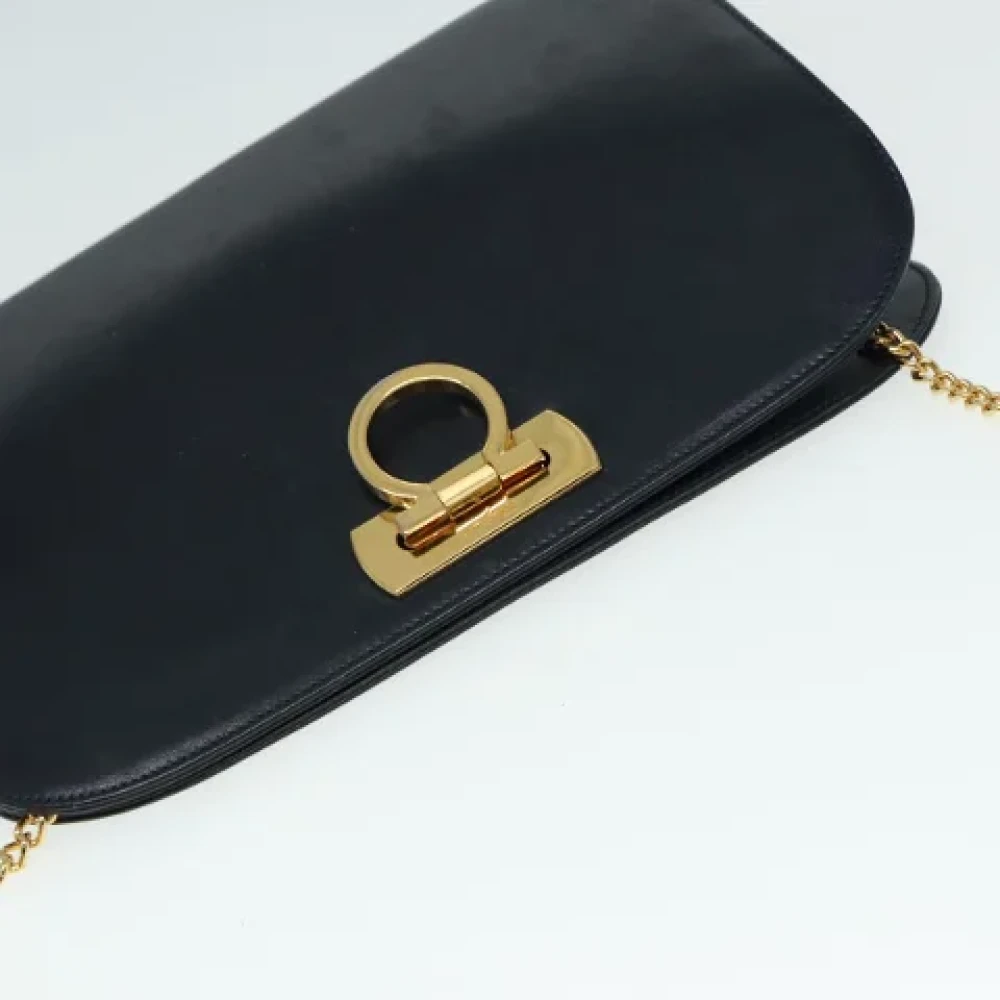 Salvatore Ferragamo Pre-owned Leather shoulder-bags Black Dames