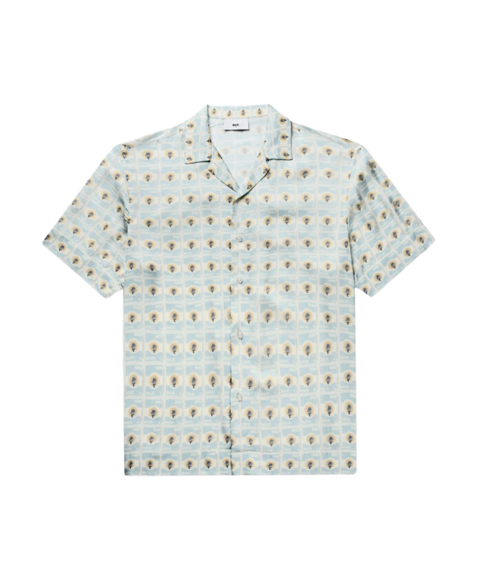 chemise-blanche-lumineuse-avec-boite-a-tampon