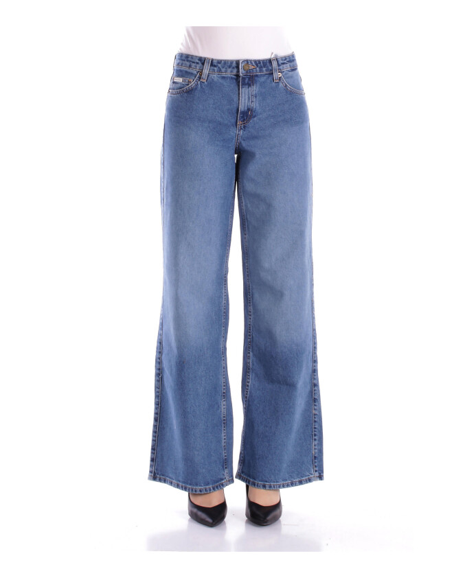logo-back-zipper-closure-jeans
