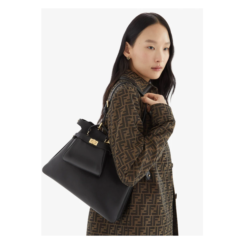 Fendi Zwarte leren schoudertas met draaislot Black Dames
