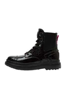 black-sneakers-with-crocodile-pattern