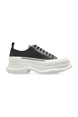 sports-shoes-with-logo