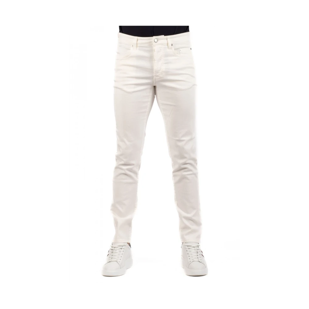Siviglia Men's White Stylish Slim-Fit Jeans