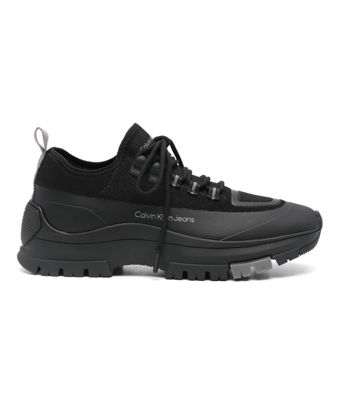 casual-lace-up-trainers-in-black