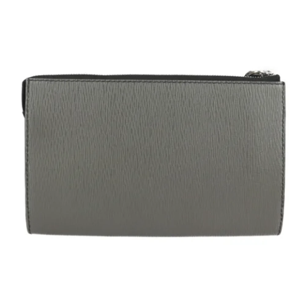 Salvatore Ferragamo Pre-owned Leather clutches Gray Dames