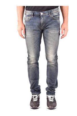classic-denim-jeans-for-everyday-wear