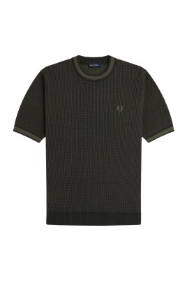 t-shirt-en-maille-texturee-avec-des-details-audacieux