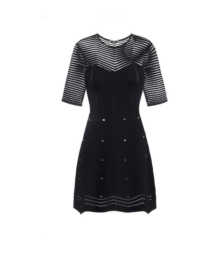 am03b46e2110-robe