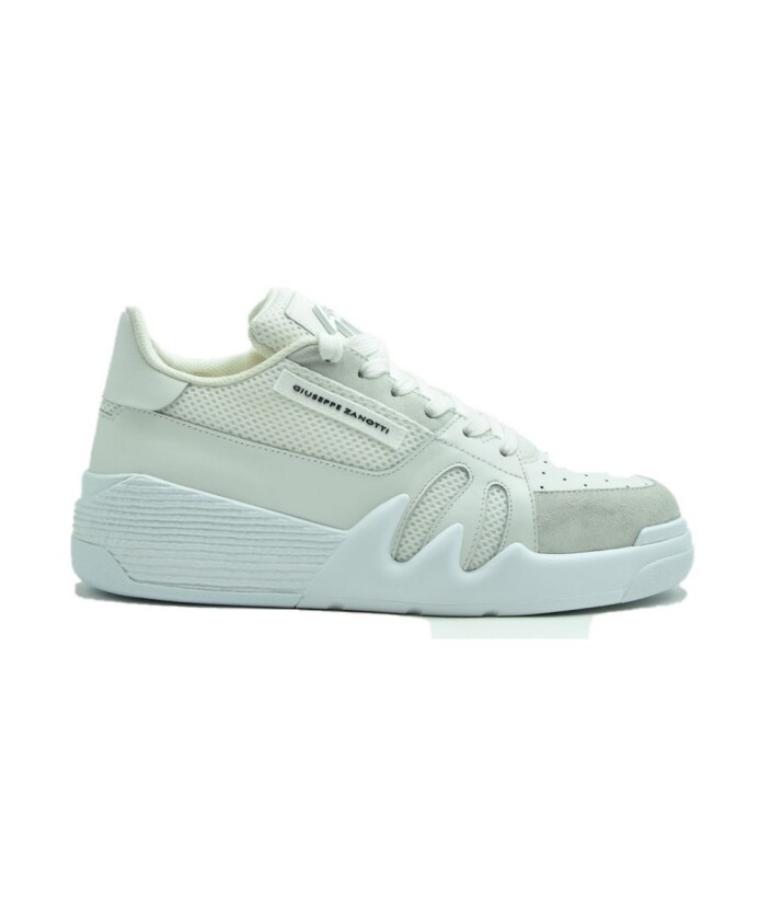 stylish-sneakers-for-everyday-wear