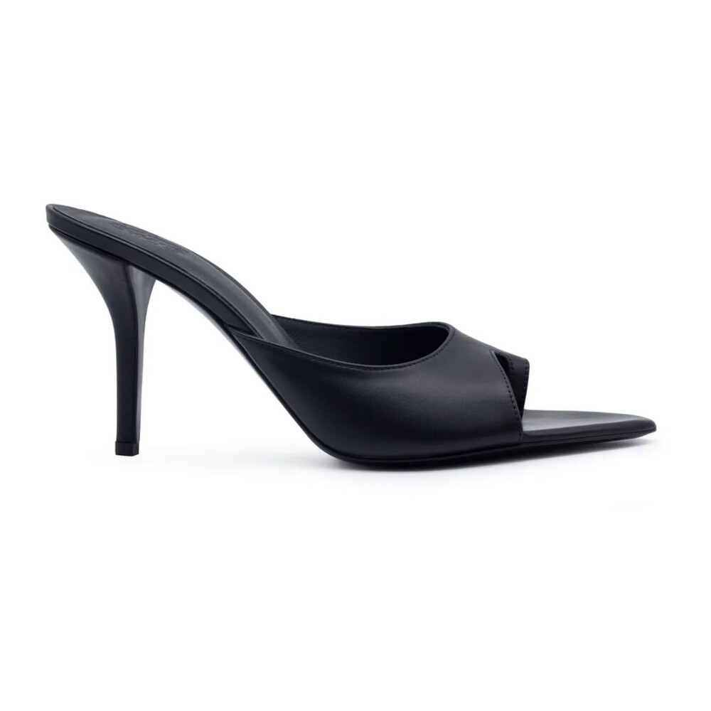 Explore Gia Borghini on Miinto: Versatile Fashion Trends