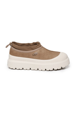 sneakers-en-cuir-beige-avec-fermeture-elastique-impermeable