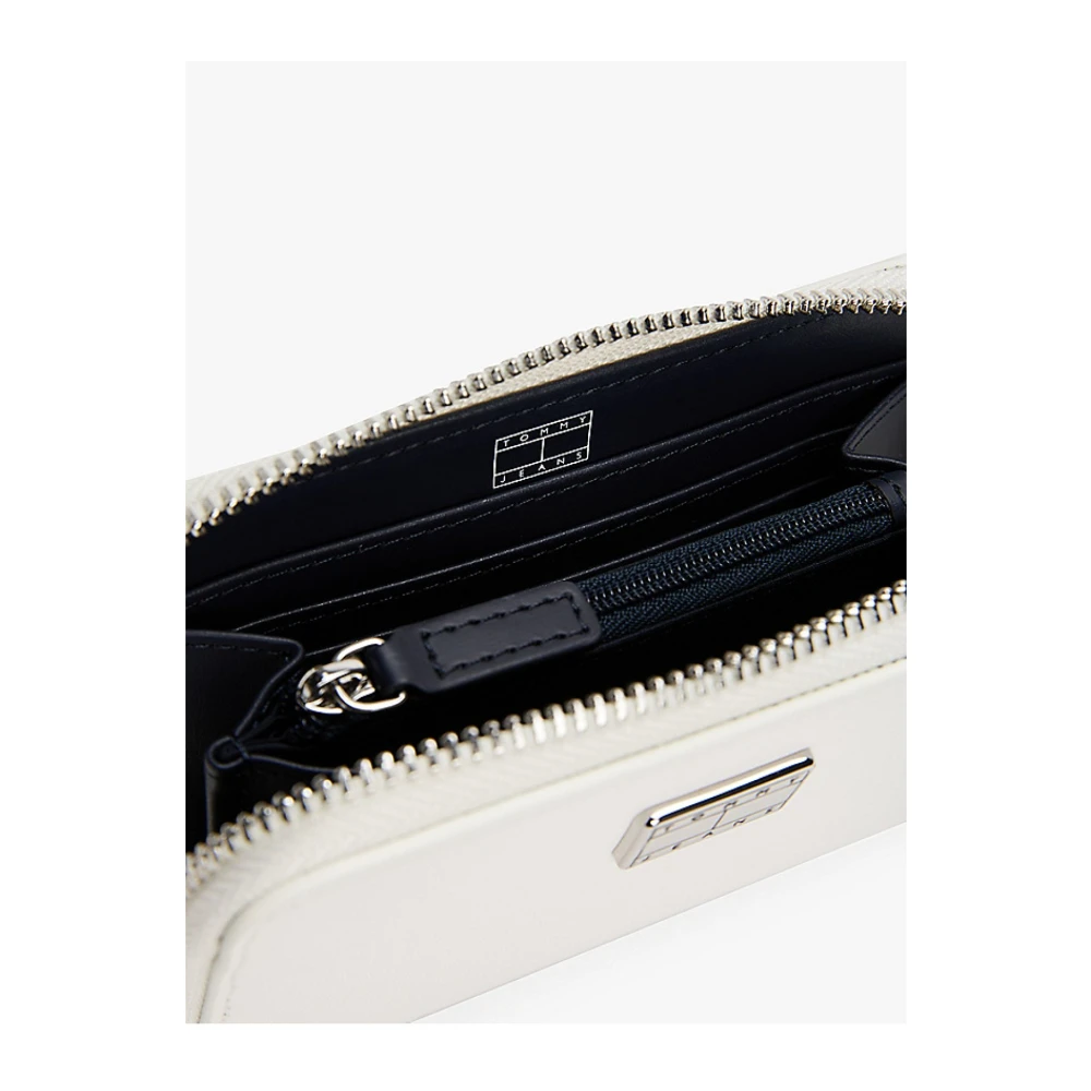 Tommy Jeans Witte Portemonnee met Metalen Logo White Dames