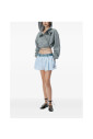 blauwe-broek-met-voorknoopsluiting