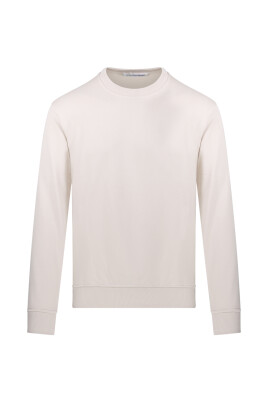 beige-sweatshirt-for-a-stylish-look